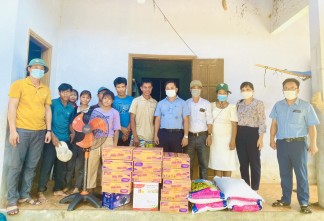 Thăm và tặng quà công nhân lao động  có hoàn cảnh khó khăn tại Nông trường Cao su Đức Phú.