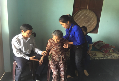 Lãnh đạo Công ty và các đoàn thể thăm Mẹ VNAH Nguyễn Thị Thanh